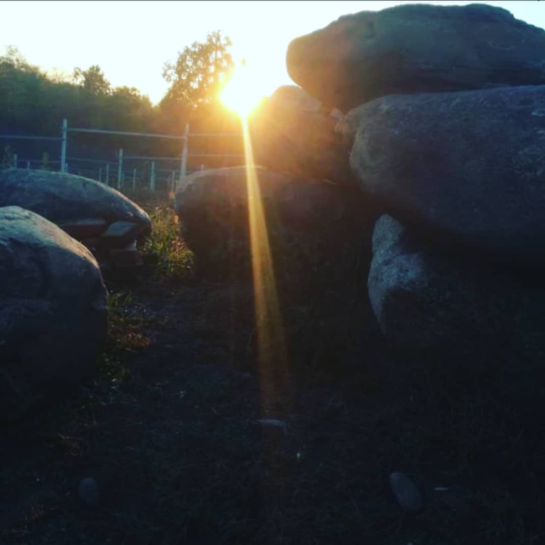 #canavese #moncrivello #piedmont #piemonte #italy #landscapes #landscapephotograph #sunsetlover #sunsetphotography #sunset #tramonto #moncravel #piemont #ピエモンテ #イタリア #vercelli #vercellese #stones #stoneart #stonage #pietre #massi